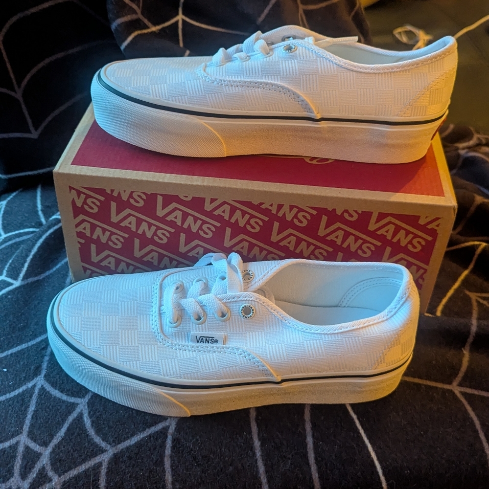 White Unisex Vans Platform